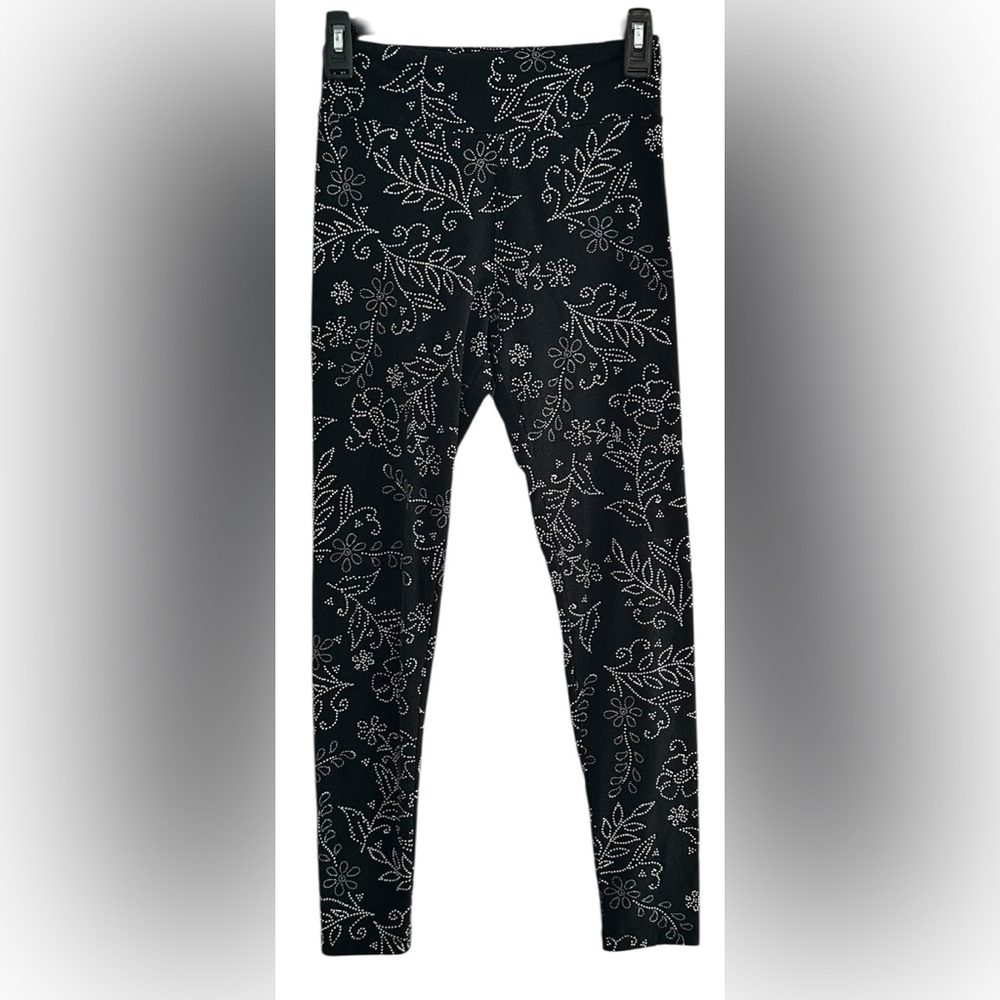 LulaRoe Black/White Floral Leggings Woman’s Onesize - NWOT Comfortable Stretch